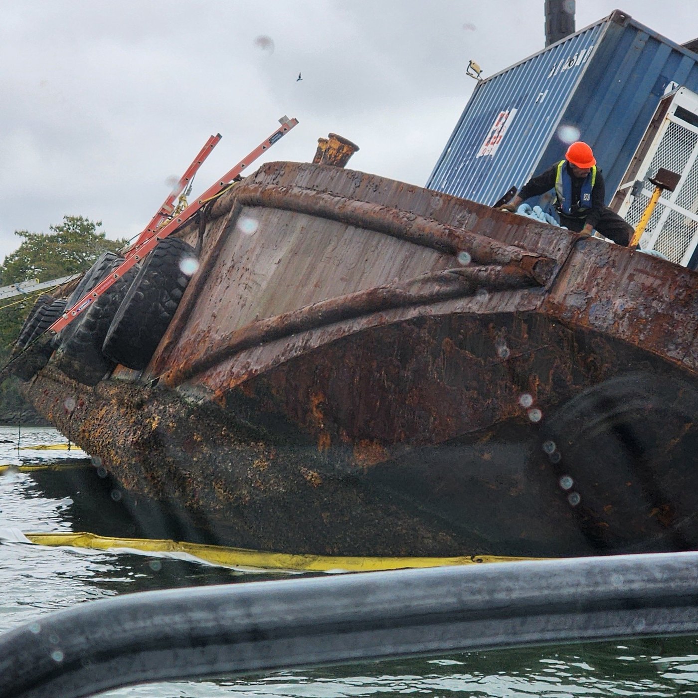 Emergency Barge Salvage Brooklyn